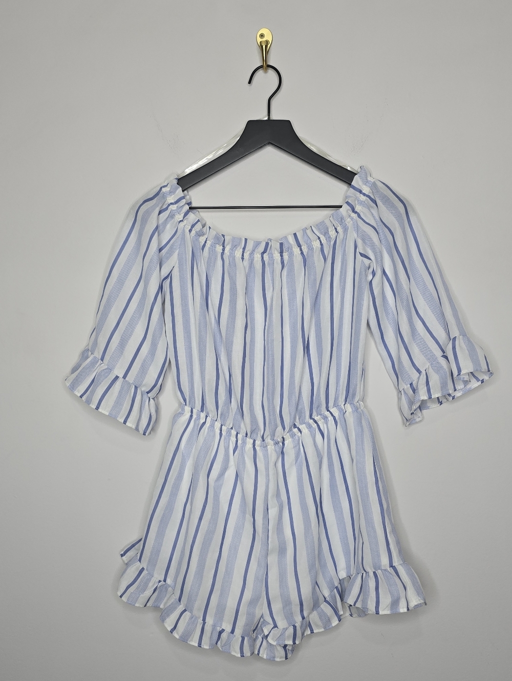 Boutique  The Impeccable Pig Off the Shoulder Striped Romper Size Medium